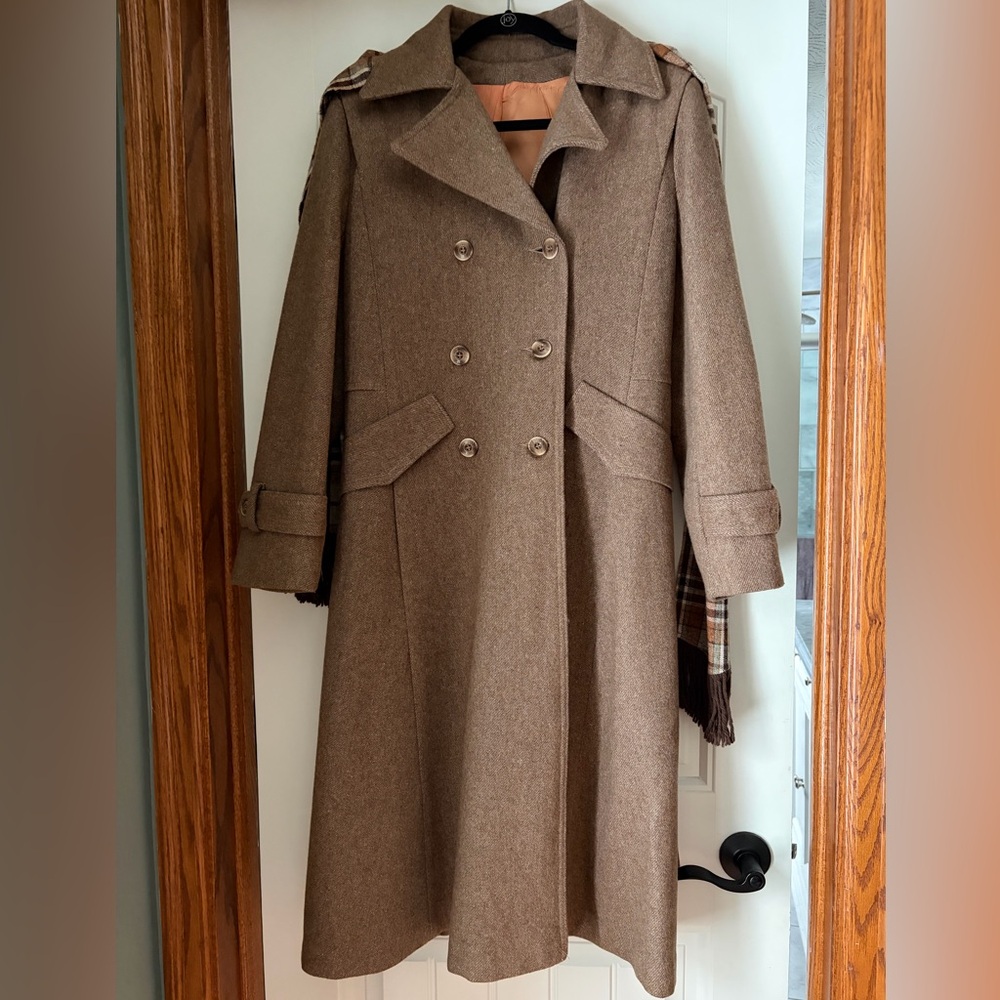 Vintage Wool ladies coat with scarf! Gorgeous!